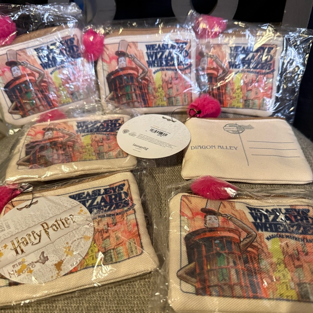 Harry Potter Weasleys' Wizard Wheezes Pouch I have 7 Available selling as a lot